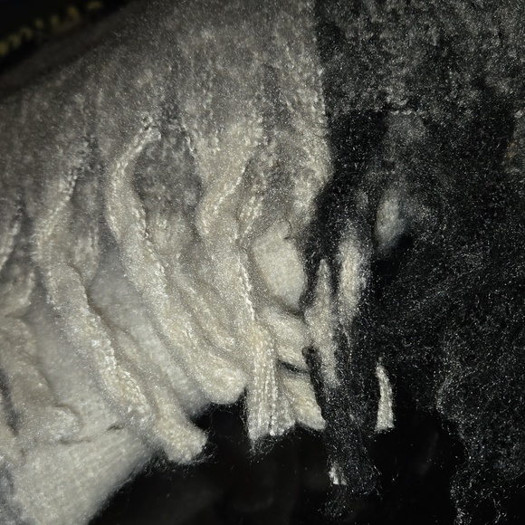 Lucky Brand 76" Grey Plaid Scarf - Picture 3 of 10